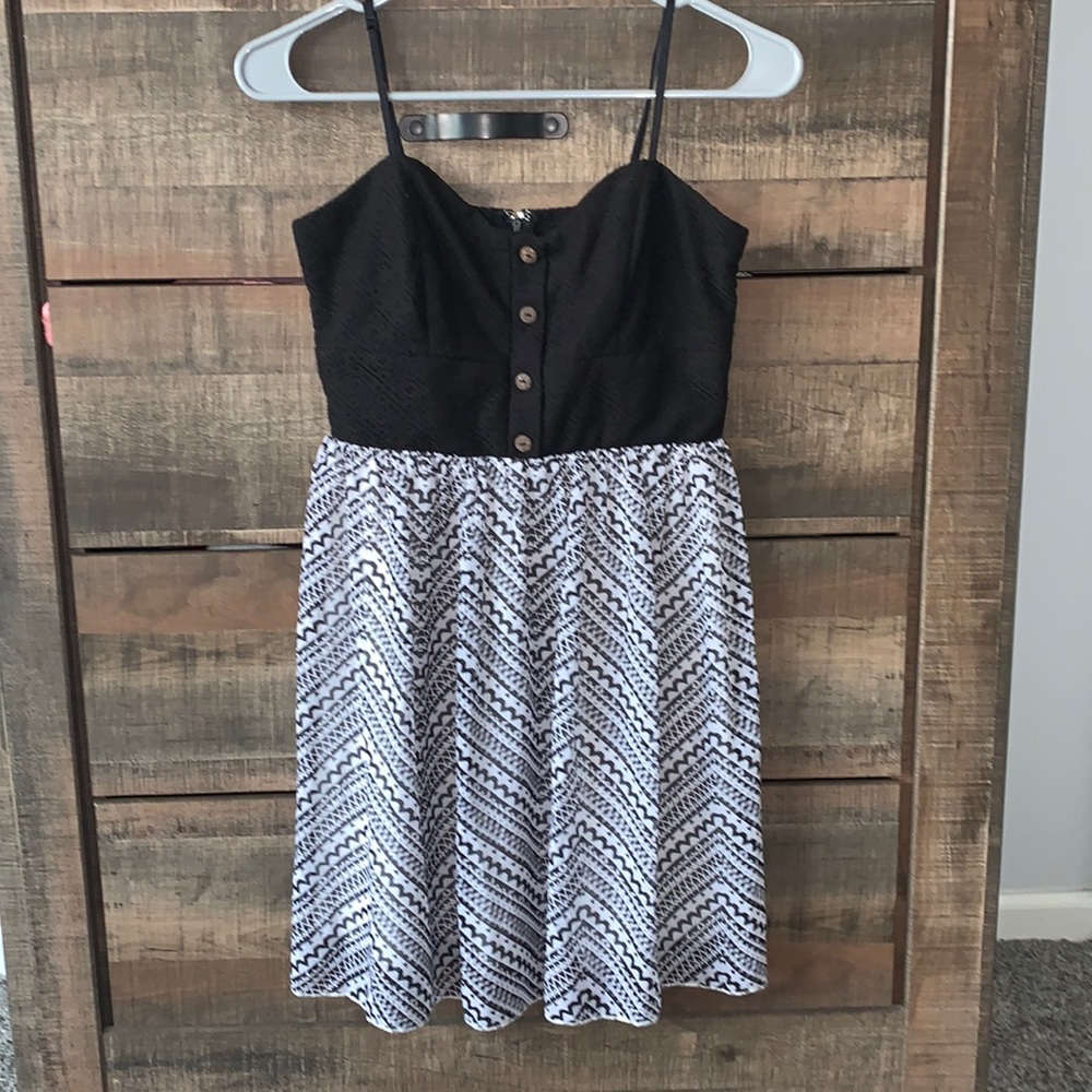 Summer dress - Picture 1 of 3